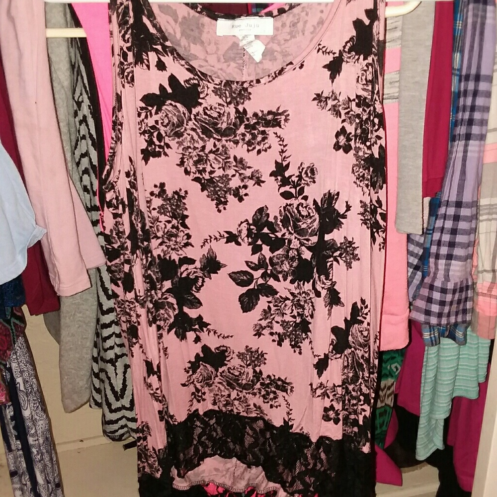 Clothes - Picture 5 of 8